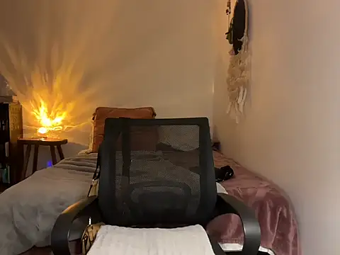 Snapshot of leahsparkles chatting on September 30, 2025, 1:44 am leahsparkles online show from September 30, 2025, 1:44 am