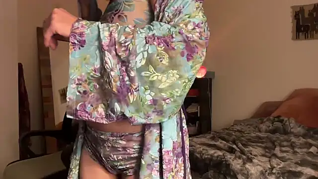 Snapshot of leahsparkles chatting on October 28, 2025, 3:18 am leahsparkles online show from October 28, 2025, 3:18 am