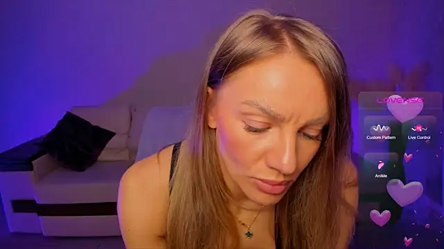 Snapshot of Oliva_Candy chatting on April 28, 2026, 8:57 pm Oliva Candy online show from April 28, 2026, 8:57 pm