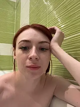 Snapshot of Cuteroxyfoxy chatting on February 14, 2025, 4:09 pm Cuteroxyfoxy online show from February 14, 2025, 4:09 pm