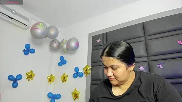 Snapshot of Charlott_Liam chatting on September 19, 2025, 2:48 am Charlott Liam online show from September 19, 2025, 2:48 am