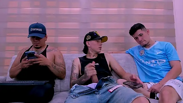 Snapshot of hell_twink chatting on January 21, 2025, 8:21 pm hell twink online show from January 21, 2025, 8:21 pm