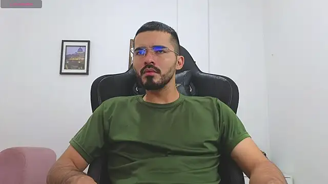 Massimoo 07 online show from December 17, 2025, 6:24 pm