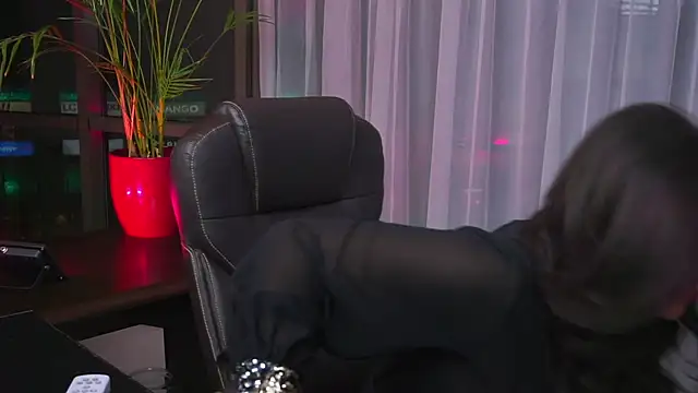 Snapshot of myakalifa chatting on March 14, 2025, 6:29 pm myakalifa online show from March 14, 2025, 6:29 pm