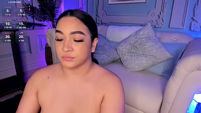 stefany duque1  online show from December 4, 2025, 2:32 am