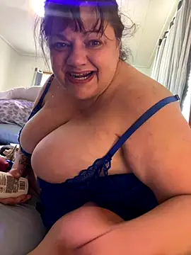 Luciouslouise72xh online show from October 3, 2025, 9:27 pm