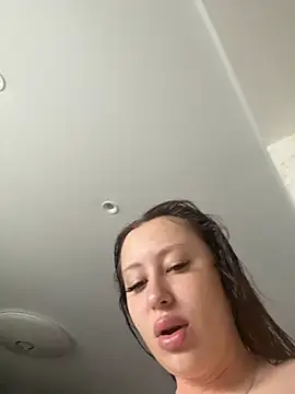AndreaMood online show from May 17, 2026, 2:11 am