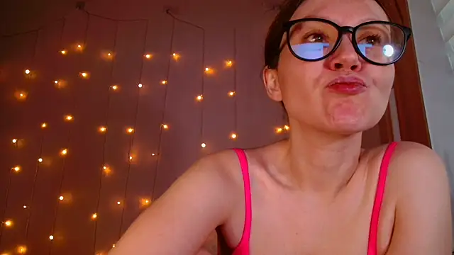 Snapshot of MelanyOx chatting on October 3, 2025, 3:52 am MelanyOx online show from October 3, 2025, 3:52 am