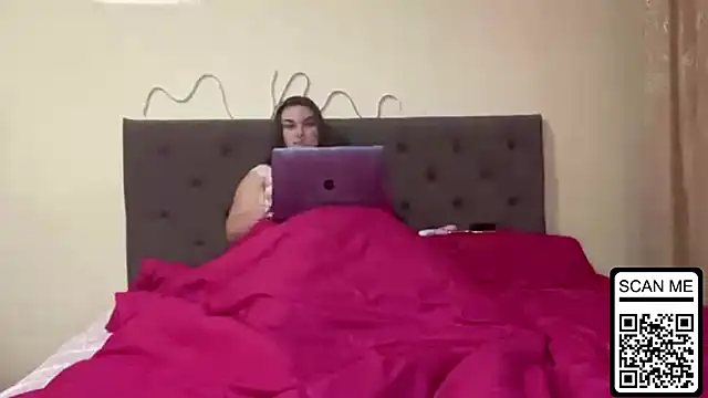 Dreamyblushfairy online show from October 7, 2025, 3:13 pm