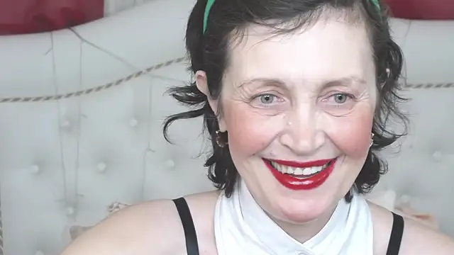 SilviaHart online show from December 18, 2025, 12:53 pm