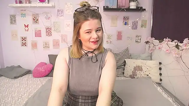 Snapshot of TessPleasure chatting on February 3, 2025, 4:57 am TessPleasure online show from February 3, 2025, 4:57 am