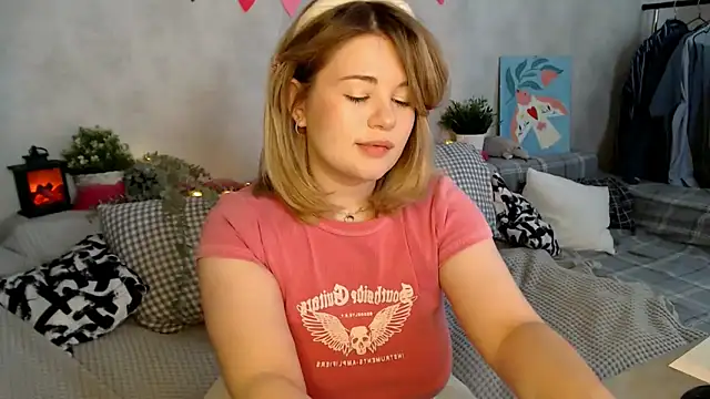 Snapshot of TessPleasure chatting on February 12, 2025, 9:42 am TessPleasure online show from February 12, 2025, 9:42 am