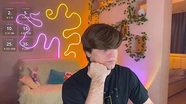 RobertAndLinela online show from November 18, 2025, 5:16 pm