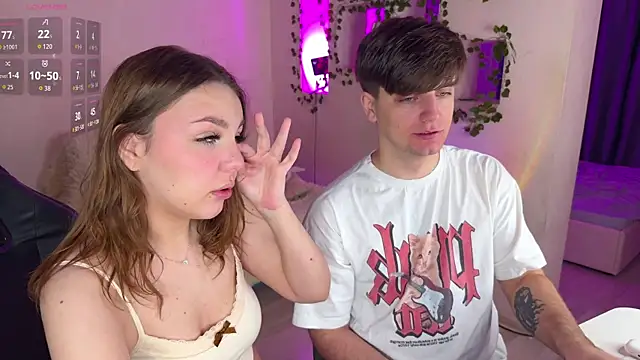 Snapshot of RobertAndLinela chatting on December 22, 2025, 5:18 am RobertAndLinela online show from December 22, 2025, 5:18 am