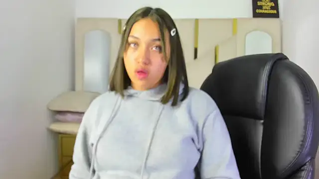 IsabellRodriguez18 online show from February 8, 2026, 3:04 am