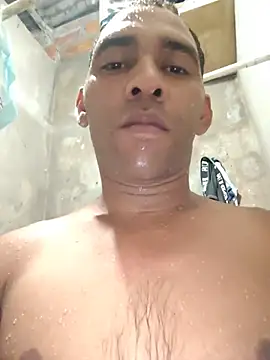 yaxom33 online show from May 27, 2026, 11:56 pm