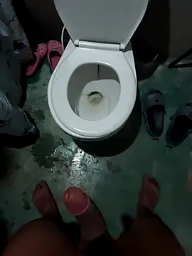 yaxom33 online show from April 11, 2026, 4:53 am