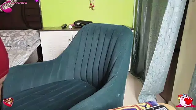 Snapshot of sexyhoney27 chatting on November 18, 2025, 8:34 pm sexyhoney27 online show from November 18, 2025, 8:34 pm