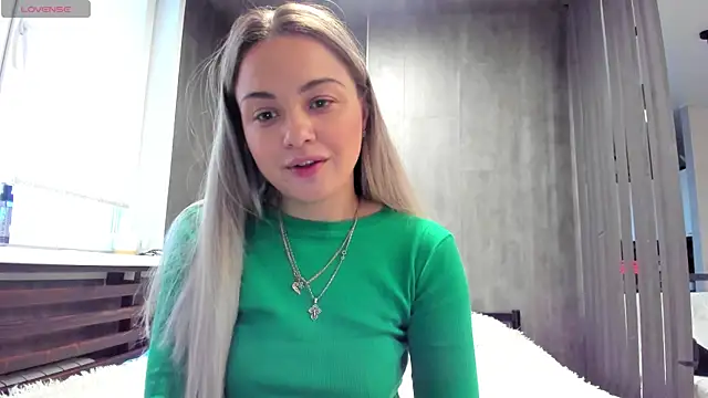 Mia   murrr online show from December 3, 2025, 3:07 am