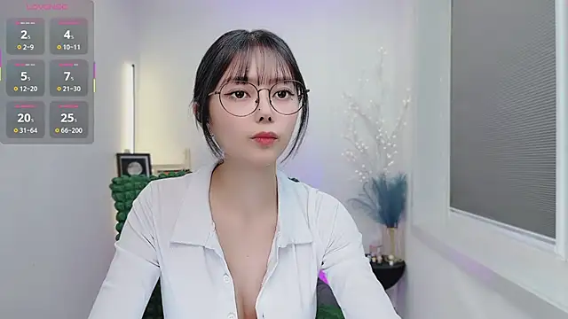 Natasha2025 online show from October 15, 2025, 2:58 pm