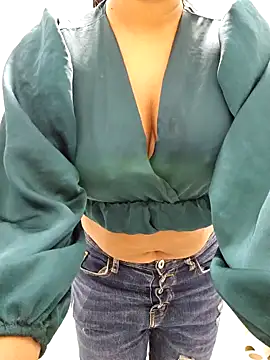 Snapshot of lizzzziee chatting on December 25, 2024, 4:32 pm lizzzziee online show from December 25, 2024, 4:32 pm