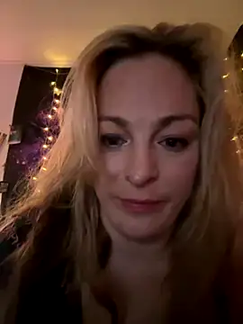 Snapshot of kayNkris chatting on October 23, 2025, 6:45 am kayNkris online show from October 23, 2025, 6:45 am