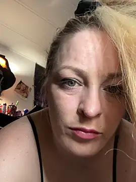 Snapshot of kayNkris chatting on November 28, 2025, 10:48 am kayNkris online show from November 28, 2025, 10:48 am