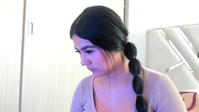 VictoriaVesga online show from March 4, 2025, 4:20 pm