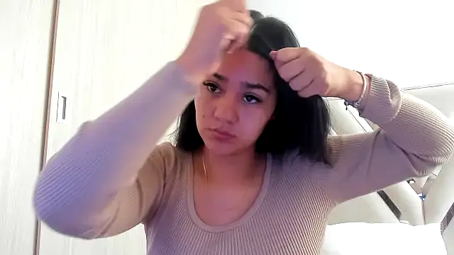 VictoriaVesga online show from March 4, 2025, 1:17 pm