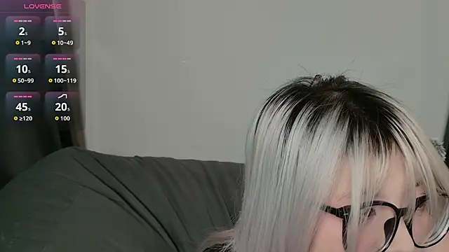 Snapshot of Yu_UwU_ chatting on February 15, 2026, 2:16 pm Yu UwU online show from February 15, 2026, 2:16 pm