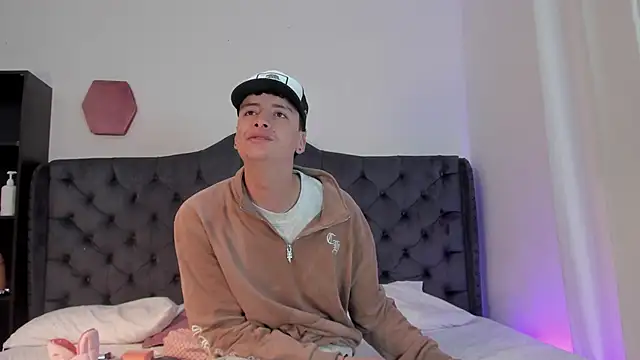 Snapshot of two_milkyway chatting on February 25, 2026, 11:21 am two milkyway online show from February 25, 2026, 11:21 am