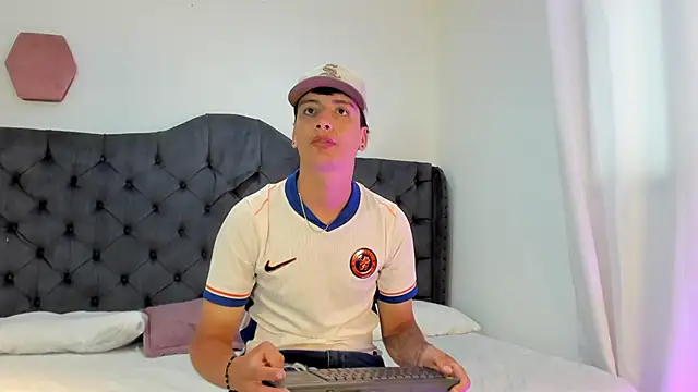 Snapshot of two_milkyway chatting on March 17, 2026, 1:03 pm two milkyway online show from March 17, 2026, 1:03 pm