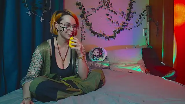 Snapshot of TrickyKitsune chatting on March 21, 2025, 4:40 pm TrickyKitsune online show from March 21, 2025, 4:40 pm