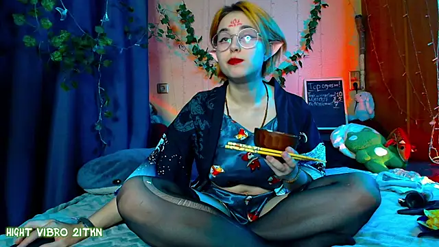Snapshot of TrickyKitsune chatting on February 9, 2025, 4:07 pm TrickyKitsune online show from February 9, 2025, 4:07 pm