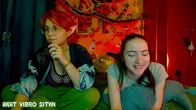 TrickyKitsune online show from November 30, 2025, 4:52 pm