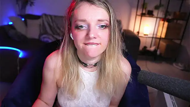 Snapshot of Magnetic_Amy chatting on March 8, 2025, 4:06 pm Magnetic Amy online show from March 8, 2025, 4:06 pm
