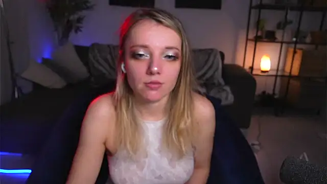 Snapshot of Magnetic_Amy chatting on March 2, 2025, 10:47 am Magnetic Amy online show from March 2, 2025, 10:47 am