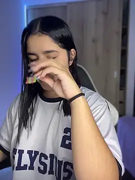 Snapshot of pretty_angela1 chatting on April 14, 2026, 3:11 am pretty angela1 online show from April 14, 2026, 3:11 am