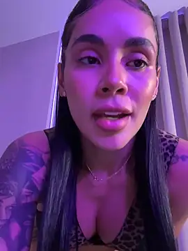 Snapshot of Karol_Towers chatting on February 28, 2025, 12:43 am Karol Towers online show from February 28, 2025, 12:43 am