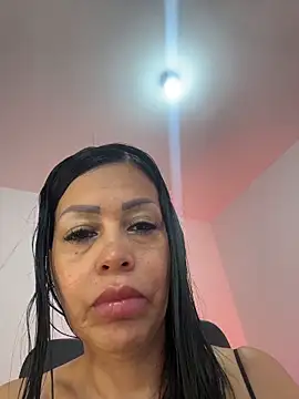 KarolRubi1 online show from May 17, 2026, 4:51 pm