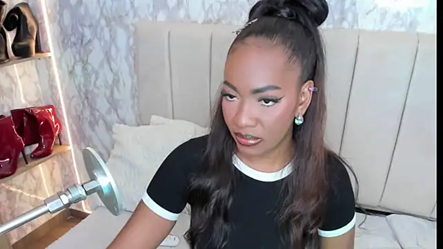 Snapshot of whiitneyfox chatting on October 26, 2025, 11:05 pm whiitneyfox online show from October 26, 2025, 11:05 pm