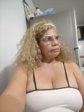 Snapshot of indiraa-channell chatting on February 18, 2025, 3:21 am indiraa-channell online show from February 18, 2025, 3:21 am