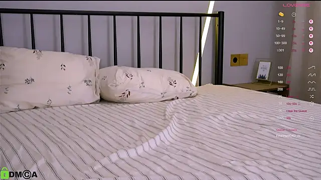 Snapshot of LittleOriana chatting on November 15, 2025, 5:06 pm LittleOriana online show from November 15, 2025, 5:06 pm