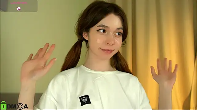 Snapshot of LittleOriana chatting on February 13, 2025, 8:34 pm LittleOriana online show from February 13, 2025, 8:34 pm