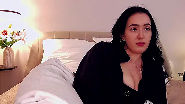 KimKhallifa online show from May 13, 2026, 7:26 am