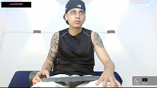 Snapshot of Br4ndxpimm chatting on October 26, 2025, 7:03 pm Br4ndxpimm online show from October 26, 2025, 7:03 pm