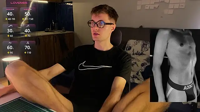 Snapshot of Leonnextdoor chatting on February 27, 2026, 5:13 pm Leonnextdoor online show from February 27, 2026, 5:13 pm