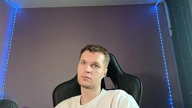 Leonnextdoor online show from March 6, 2025, 9:58 am