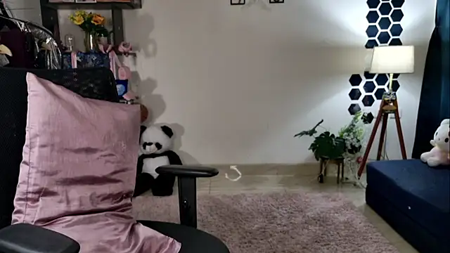 roseofvenom online show from April 5, 2026, 6:03 pm