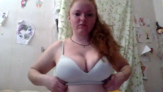 Snapshot of Rae_Jeannie chatting on April 17, 2026, 5:32 am Rae Jeannie online show from April 17, 2026, 5:32 am
